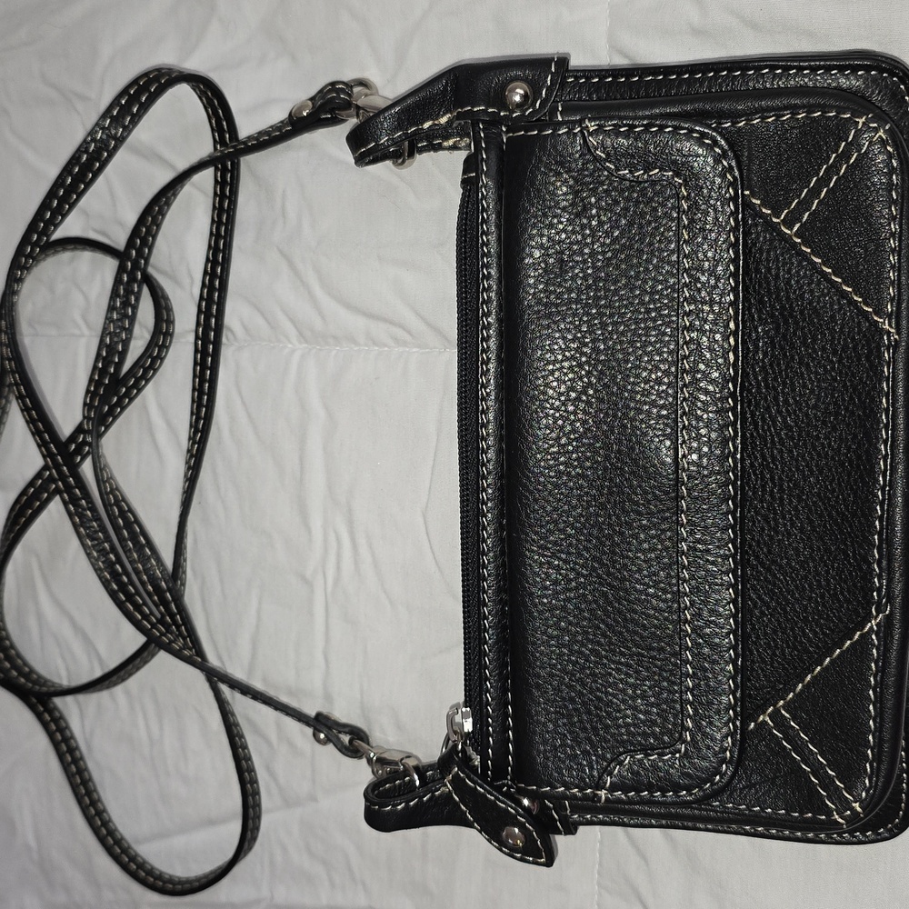 Clarks Black Leather Women's Purse 8x4.5x4 Inches (Christine #26)
